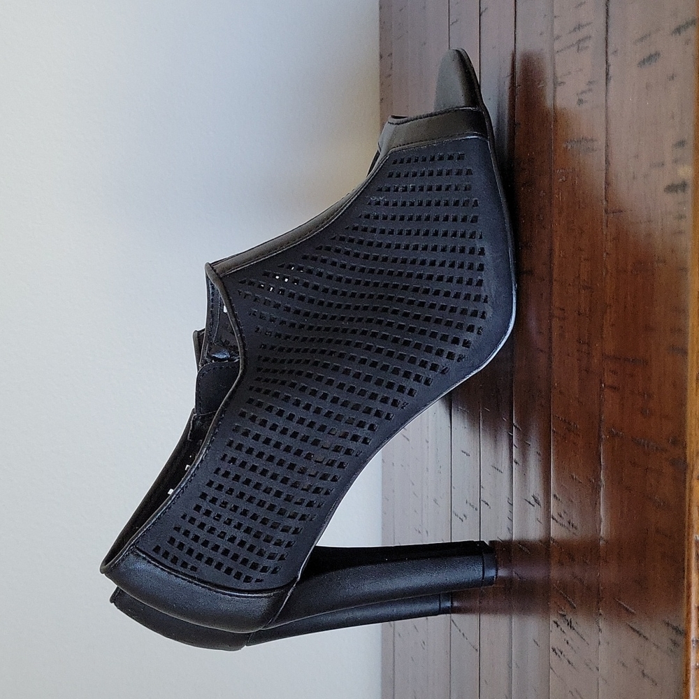 Calvin Klein Kallie Heels